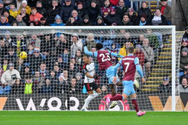 David Datro Fofana Premier Lig maçında Burnley Fulham 'a karşı Turf Moor, Burnley, İngiltere, 3 Şubat 202' de 1-2 'lik galibiyet golünü atıyor.
