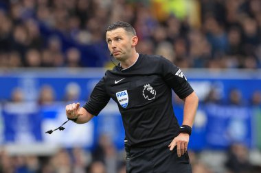 Hakem Michael Oliver Premier Lig karşılaşmasında Everton Tottenham Hotspur 'a karşı Goodison Park, Liverpool, İngiltere, 3 Şubat 202