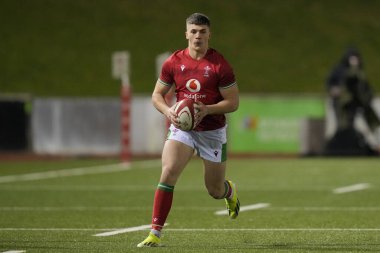 Galler 'den Harry Rees-Weldon topu 2024 Guinness U20-6 Milletler Stadyum CSM, Colwyn Bay, Birleşik Krallık, 2 Şubat 202' de Galler U20 'lere karşı İskoçya U20 maçında koştu.