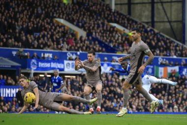 Everton 'dan Idrissa Gueye, 3 Şubat 202' de Goodison Park, Liverpool 'da oynanan Premier League maçında Tottenham Hotspur' a karşı gol atma şansı yakaladı.