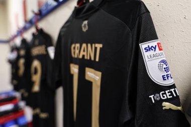 Sky Bet League One ve Barnsley 'li Conor Grant' in yeni imzalı rozeti Sky Bet League 1 maçında Bolton Wanderers Barnsley 'e karşı Toughsheet Community Stadyumu, Bolton, Birleşik Krallık, 3 Şubat 202