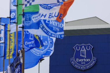 Premier Lig karşılaşması öncesinde stadyumun önünde dalgalanan bayraklar Everton Tottenham Hotspur 'a karşı Goodison Park, Liverpool, İngiltere, 3 Şubat 202