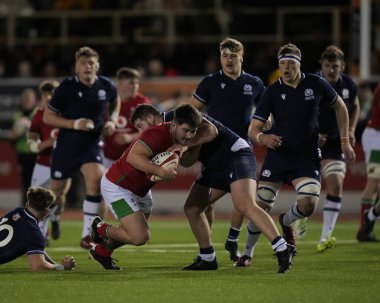 Galler U20 'den Harry Thomas 2024 Guinness U20' de İskoçya U20 'ye karşı Stadiwm CSM, Colwyn Bay, Birleşik Krallık, 2 Şubat 202' de Galler - İskoçya U20 'ler maçı sırasında İskoçya U20' nin savunmasında yer aldı.
