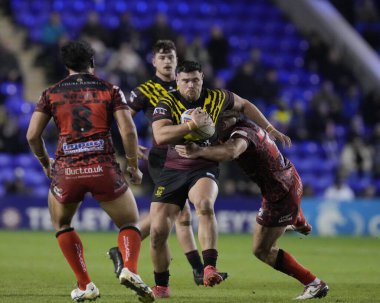 Warrington Wolves 'tan Joe Philbin, 3 Şubat 202' de Warrington, İngiltere 'deki Halliwell Jones Stadyumu' nda oynanan Rugby Ligi Joe Philbin Tanıklık Maçı 'nda Leoparların savunmasında yarıştı.