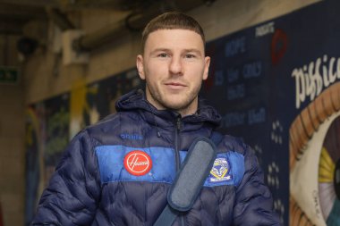 Warrington Wolves takımından George Williams, 3 Şubat 202 'de İngiltere' nin Warrington kentinde oynanan Halliwell Jones Stadyumu 'nda Warrington Wolves' a karşı Leigh Leopards maçından önce stadyuma geldi.