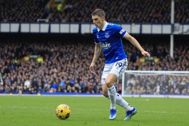 Everton 'dan Vitaly Mykolenko, 3 Şubat 202' de Goodison Park, Liverpool 'da oynanan Premier League maçında Everton Tottenham Hotspur' a karşı.