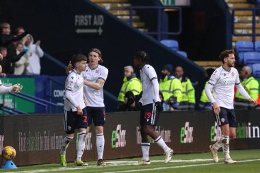 Bolton Wanderers takımından Zac Ashworth, 3 Şubat 202 'de İngiltere' nin Bolton Stadyumu 'nda Bolton Wanderers ile Barnsley arasındaki Sky Bet 1 maçında 1-1' lik galibiyet golünü kutluyor.