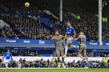 Everton 'dan Dominic Calvert-Lewin, İngiltere' nin Liverpool kenti Goodison Park 'ta oynanan Premier League maçında Everton Tottenham Hotspur' a karşı oynadığı maçta top gol komitesi liderliğini üstlendi.