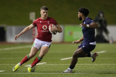 Galler 'den Harry Rees-Weldon, U20' nin İskoçya 'dan Amena Caqusau' daki kesintileri. 2024 Guinness U20, Galler 'e karşı İskoçya U20' ler. Stadiwm CSM, Colwyn Bay, Birleşik Krallık, 2 Şubat 202