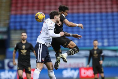 Barnsley 'den Barry Cotter, Bolton Wanderers' ın 3 Şubat 202 'de Toughsheet Community Stadyumu' nda Bolton Wanderers 'a karşı oynadığı 1.