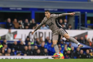 Tottenham Hotspur 'dan Pedro Porro, İngiltere' nin Liverpool kenti Goodison Park 'ta oynanan Premier League maçında Everton Tottenham Hotspur' a karşı gol atma şansı yakaladı.