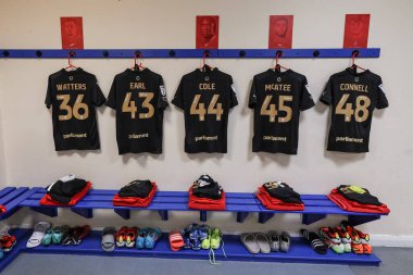 Barnsley tişörtleri Sky Bet Ligi 1 maçı sırasında soyunma odasında Bolton Wanderers 'a karşı Toughsheet Community Stadyumu, Bolton, Birleşik Krallık, 3 Şubat 202