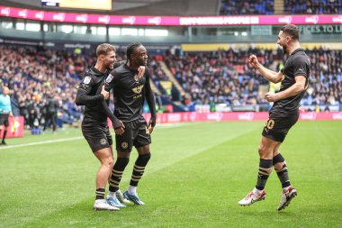 Barnsley 'li Devante Cole, 3 Şubat 202' de İngiltere 'deki Toughsheet Community Stadyumu' nda oynanan 1. Gökyüzü İddia Ligi karşılaşmasında Bolton Wanderers ile Barnsley maçında 0-1 kazanma golünü kutluyor.