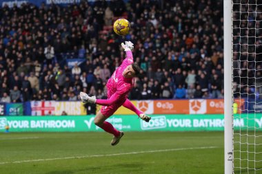 Barnsley 'den Liam Roberts, 3 Şubat 202' de İngiltere 'deki Toughsheet Community Stadyumu' nda Bolton Wanderers 'ın Barnsley' e karşı oynadığı Sky Bet 1 karşılaşmasında bir kurtarış yaptı.