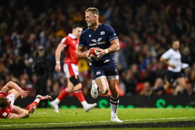 İskoçyalı Duhan van der Merwe, 3 Şubat 202 'de İngiltere' nin Cardiff kentindeki Principality Stadyumu 'nda oynanan 2024 Guinness 6 Milletler Galler - İskoçya maçında bir deneme için sahaya çıkıyor.