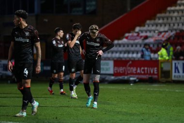 Blackpool takımından Hayden Coulson, 3 Şubat 202 'de Lamex Stevenage, İngiltere' de oynanan Sky Bet 1 karşılaşmasında takımının kaybetmesine tepki gösterdi.