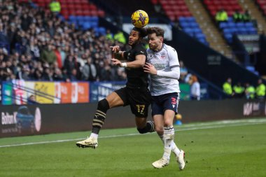 Barnsley 'den Barry Cotter, Bolton Wanderers' ın 3 Şubat 202 'de Toughsheet Community Stadyumu' nda Bolton Wanderers 'a karşı oynadığı 1.