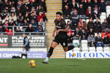 Blackpool 'dan Jordan Lawrence-Gabriel, 3 Şubat 202' de İngiltere 'nin Stevenage-Blackpool stadyumunda oynanan Sky Bet 1 karşılaşmasında sahada.