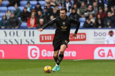 Barnsley 'li Josh Earl, 3 Şubat 202' de İngiltere 'nin Toughsheet Community Stadyumu' nda Bolton Wanderers 'a karşı oynanan 1.