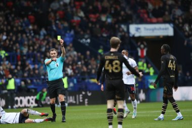 Hakem John Busby, 3 Şubat 202 'de İngiltere' nin Bolton Stadyumu 'nda oynanan Sky Bet 1 karşılaşmasında Barnsley takımından Luca Connell' e sarı kart verdi.