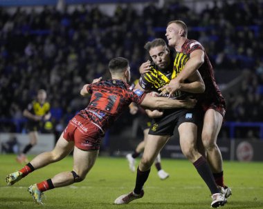 Warrington Wolves 'dan James Harrison, 3 Şubat 202' de Warrington, İngiltere 'deki Halliwell Jones Stadyumu' nda oynanan Rugby Ligi Joe Philbin Tanıklık Maçı 'nda Leoparların savunmasında yarıştı.