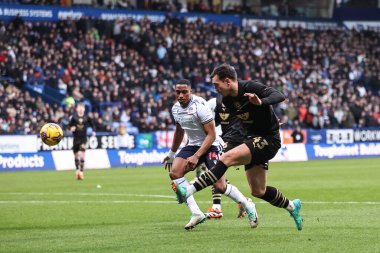 Barnsley 'li Josh Earl, 3 Şubat 202' de İngiltere 'nin Toughsheet Community Stadyumu' nda Bolton Wanderers 'a karşı oynanan 1.