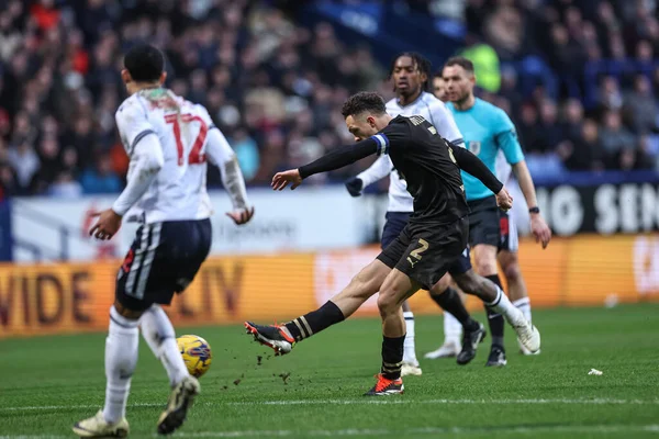Barnsley 'den Jordan Williams, 3 Şubat 202' de İngiltere 'nin Toughsheet Community Stadyumu' nda Bolton Wanderers 'a karşı oynanan 1.