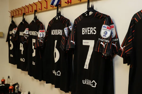 Blackpool 'dan George Byers' ın üçüncü tişörtü, 3 Şubat 202 'de İngiltere' de Lamex Stadyumu 'nda oynanan Sky Bet 1 karşılaşması Stevenage - Blackpool maçı öncesinde giyilmiştir.