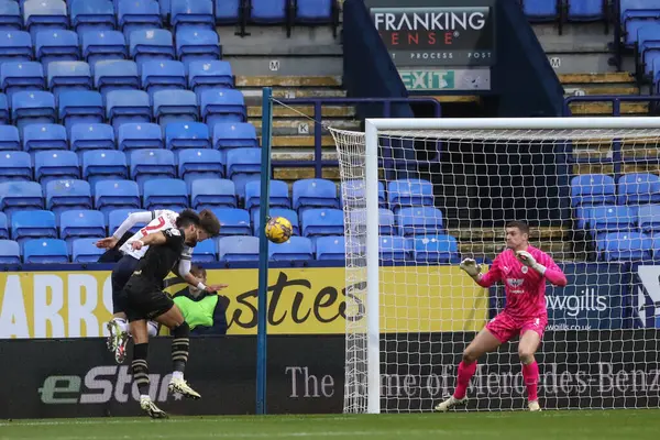 Bolton Wanderers takımından Zac Ashworth, 3 Şubat 202 'de İngiltere' deki Toughsheet Community Stadyumu 'nda Bolton Wanderers - Barnsley maçında 1-1 berabere kaldı.