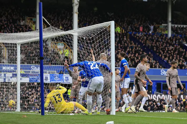 Everton 'dan Dominic Calvert-Lewin Premier Lig karşılaşmasında 1-1 öne geçiyor Everton Tottenham Hotspur' a karşı Goodison Park, Liverpool, İngiltere, 3 Şubat 202