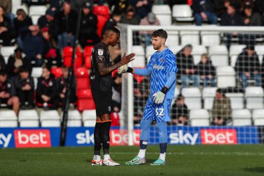 Blackpool 'dan Marvin Ekpiteta, Blackpool takımından Daniel Grimshaw ile 3 Şubat 202' de Lamex Stadyumu 'nda oynanan 1. Stevenage - Blackpool maçı sırasında görüştü.
