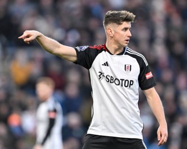 Fulham Ligi 'nden Tom Cairney 3 Şubat 202' de Burnley ile Fulham arasında oynanan Turf Moor, Burnley maçında tepki gösterdi.