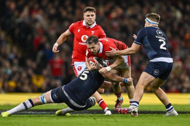 Galler 'den Ioan Lloyd, İskoçyalı Scott Cummings tarafından 3 Şubat 202' de Principality Stadyumu, Cardiff, İngiltere 'de oynanan Galler - İskoçya maçında yenildi.