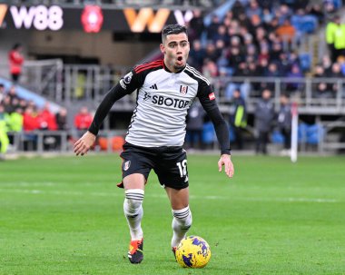 Fulham 'dan Andreas Pereira, 3 Şubat 202' de Burnley ile Fulham arasında oynanan Premier Lig maçında pas arıyor.