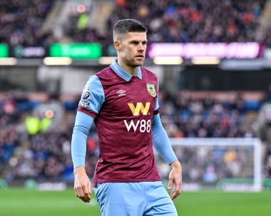 Burnley 'den Jhann Gumundsson, Premier Lig maçı sırasında Burnley Fulham' a karşı Turf Moor, Burnley, Birleşik Krallık, 3 Şubat 2024