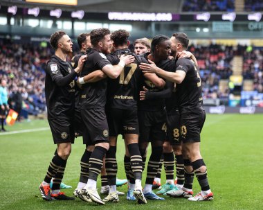 Barnsley 'li Devante Cole, 3 Şubat 202' de İngiltere 'deki Toughsheet Community Stadyumu' nda oynanan 1. Gökyüzü İddia Ligi karşılaşmasında Bolton Wanderers ile Barnsley maçında 0-1 kazanma golünü kutluyor.
