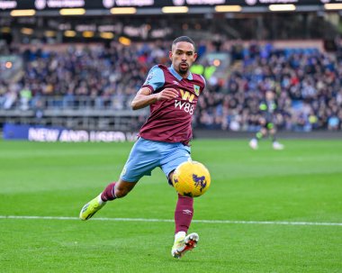 Burnley 'li Vitinho, Premier Lig maçında Burnley Fulham' a karşı 3 Şubat 202 'de Turf Moor, Burnley, Birleşik Krallık' ta top peşinde koşuyor.