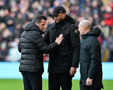 Burnley takımının teknik direktörü Marco Silva ve Vincent Kompany, Burnley 'nin 3 Şubat 202' de oynanan Turf Moor, Burnley, Birleşik Krallık 'ta oynanan Premier League maçında karşılaştılar.