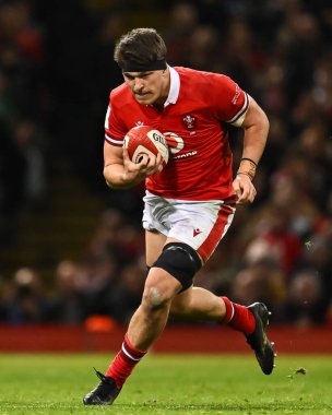 Galler 'den Teddy Williams, 3 Şubat 202' de İngiltere 'nin Cardiff şehrindeki Principality Stadyumu' nda oynanan 2024 Guinness 6 Milletle İskoçya maçında ilk hamlesini yaptı.