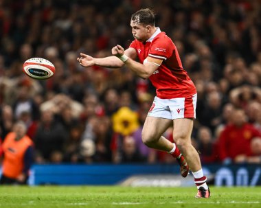 Galler 'den Ioan Lloyd, 3 Şubat 202' de İngiltere 'nin Cardiff kentindeki Principality Stadyumu' nda oynanan 2024 Guinness 6 Milletle İskoçya maçında pas attı.