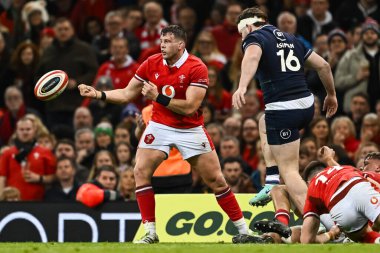 Galler 'den Elliot Dee topu 2024 Guinness 6 Milletler İskoçya' ya karşı Principality Stadyumu, Cardiff, Birleşik Krallık 'ta 3 Şubat 202' de oynanan maçta pas attı.