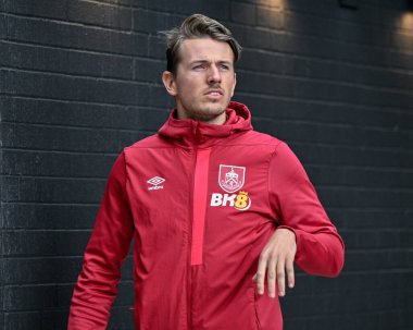Burnley 'li Sander Berge, 3 Şubat 202' de Burnley ile Fulham arasında oynanan Premier Lig karşılaşmasında maçtan önce geldi.