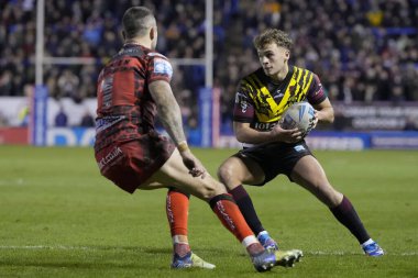 Warrington Wolves 'tan Aaron Lindop, 3 Şubat 2024' te Warliwell Jones Stadyumu, Warrington, İngiltere 'de oynanan Rugby Ligi Joe Philbin Tanıklık maçı sırasında Leopar' dan Gareth OBrien 'ı yaraladı.