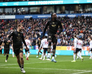 Barnsley 'li Devante Cole, 3 Şubat 202' de İngiltere 'deki Toughsheet Community Stadyumu' nda oynanan 1. Gökyüzü İddia Ligi karşılaşmasında Bolton Wanderers ile Barnsley maçında 0-1 kazanma golünü kutluyor.