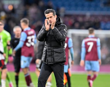 Fulham takımının teknik direktörü Marco Silva, Premier League maçında Burnley Fulham 'a karşı 3 Şubat 202' de Turf Moor, Burnley, Birleşik Krallık 'ta tam zamanlı olarak alkışladı.