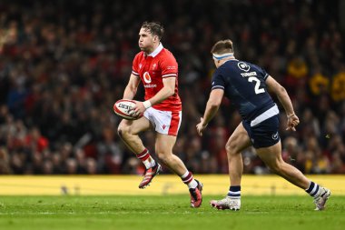 Galler 'den Ioan Lloyd, 3 Şubat 202' de İngiltere 'nin Cardiff kentindeki Principality Stadyumu' nda Galler - İskoçya maçında 2024 Guinness maçında bir çıkış yaptı.