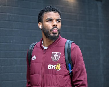Burnley 'den Lyle Foster, 3 Şubat 202' de Burnley ile Fulham arasında oynanan Premier Lig karşılaşmasında maçtan önce geldi.