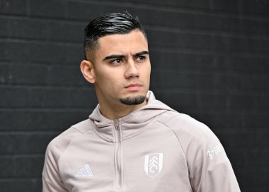 Fulham 'dan Andreas Pereira, Premier League maçında Burnley ile Fulham arasında oynanan 3 Şubat 202 tarihli Turf Moor, Burnley maçında maçtan önce geldi.
