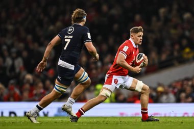 Galler 'den Alex Mann, 3 Şubat 202' de İngiltere 'nin Cardiff şehrindeki Principality Stadyumu' nda oynanan 2024 Guinness 6 Milletler Galler - İskoçya maçında ilk hamlesini yaptı.