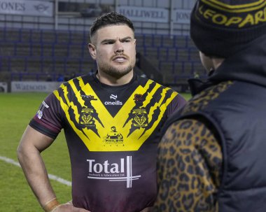 Warrington Wolves 'tan Joe Philbin, 3 Şubat 202' de İngiltere 'nin Warrington şehrindeki Halliwell Jones Stadyumu' nda Rugby Ligi 'nden Joe Philbin Tanıklık maçı sonrasında Leoparlardan Josh Charnley ile konuştu.